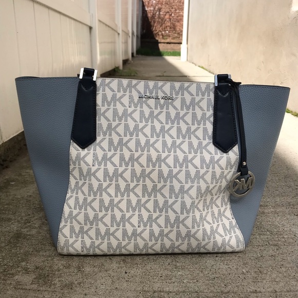 Authentic Michael Kors shoulder bag - Picture 1 of 15